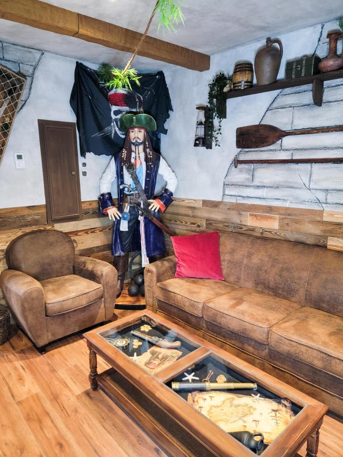 Le Repaire Des Pirates Logement Magique Sainte-Croix-en-Plaine Екстериор снимка
